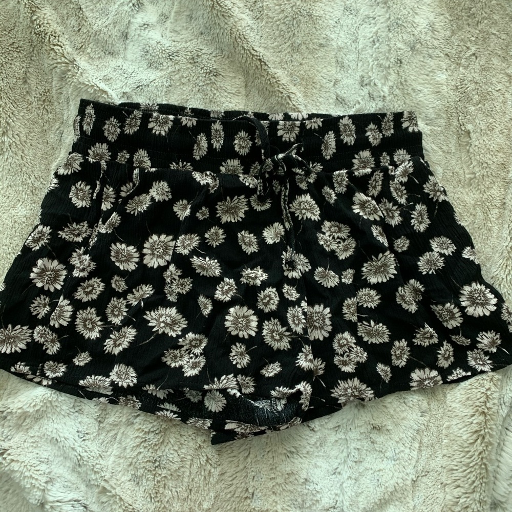 F21 FLORAL SHORTS